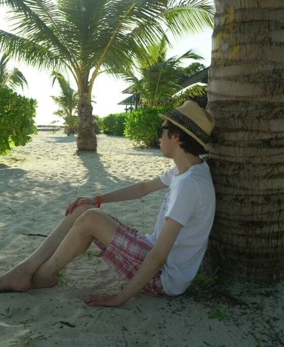 OUT OF OFFICE: 3 WAYS TO KEEP YOUR SIDE HUSTLE ON TRACK WHILE YOU TAKE A VACATION