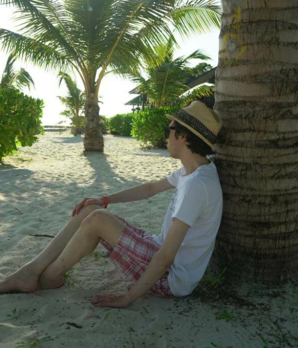 OUT OF OFFICE: 3 WAYS TO KEEP YOUR SIDE HUSTLE ON TRACK WHILE YOU TAKE A VACATION