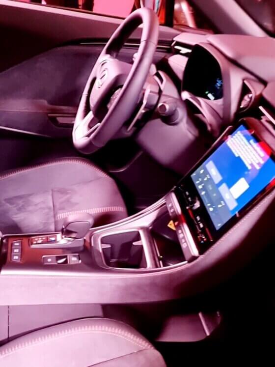 THE INS & OUTS OF DRIVING A LUXURY CAR